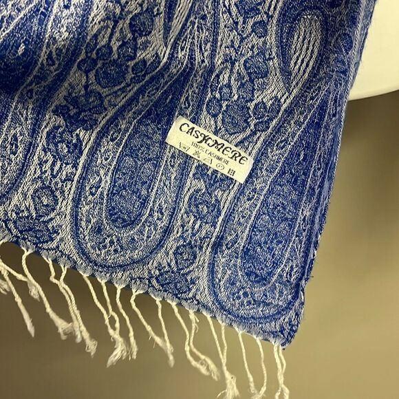 Off-White Cashmere Jacquard Scarf and/or Wrap with Blue Paisley Ends and Tassels - Picture 7 of 12